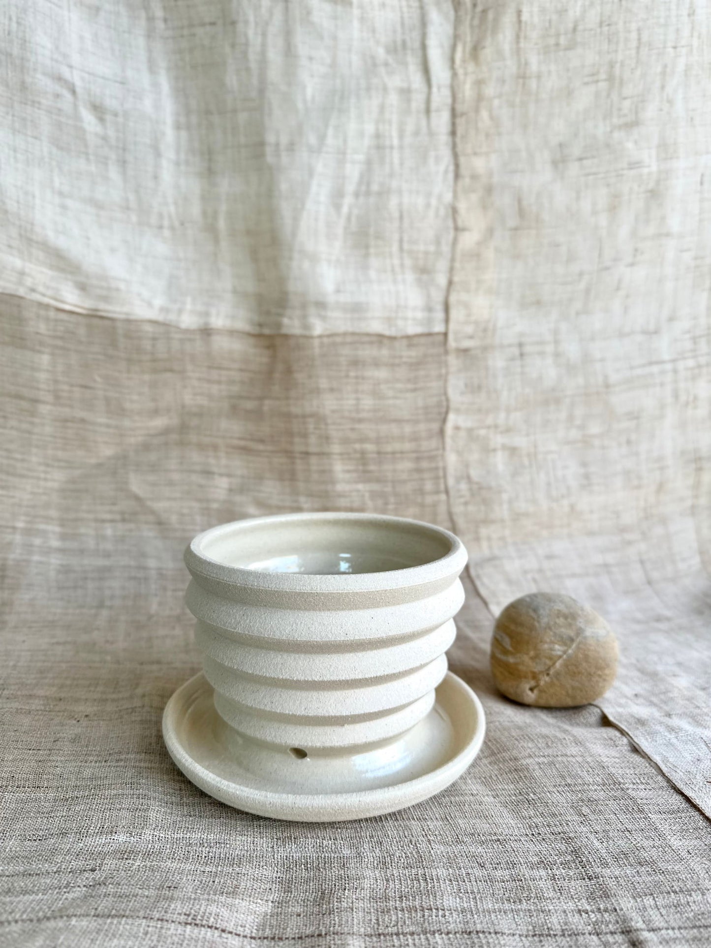 78 off white planter with saucer - Mipa's pots and plants