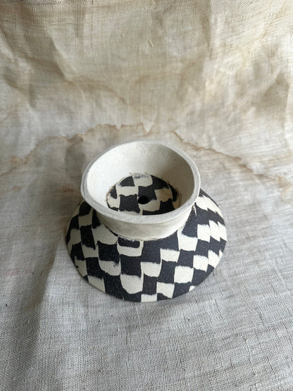 62 b/w checkers planter