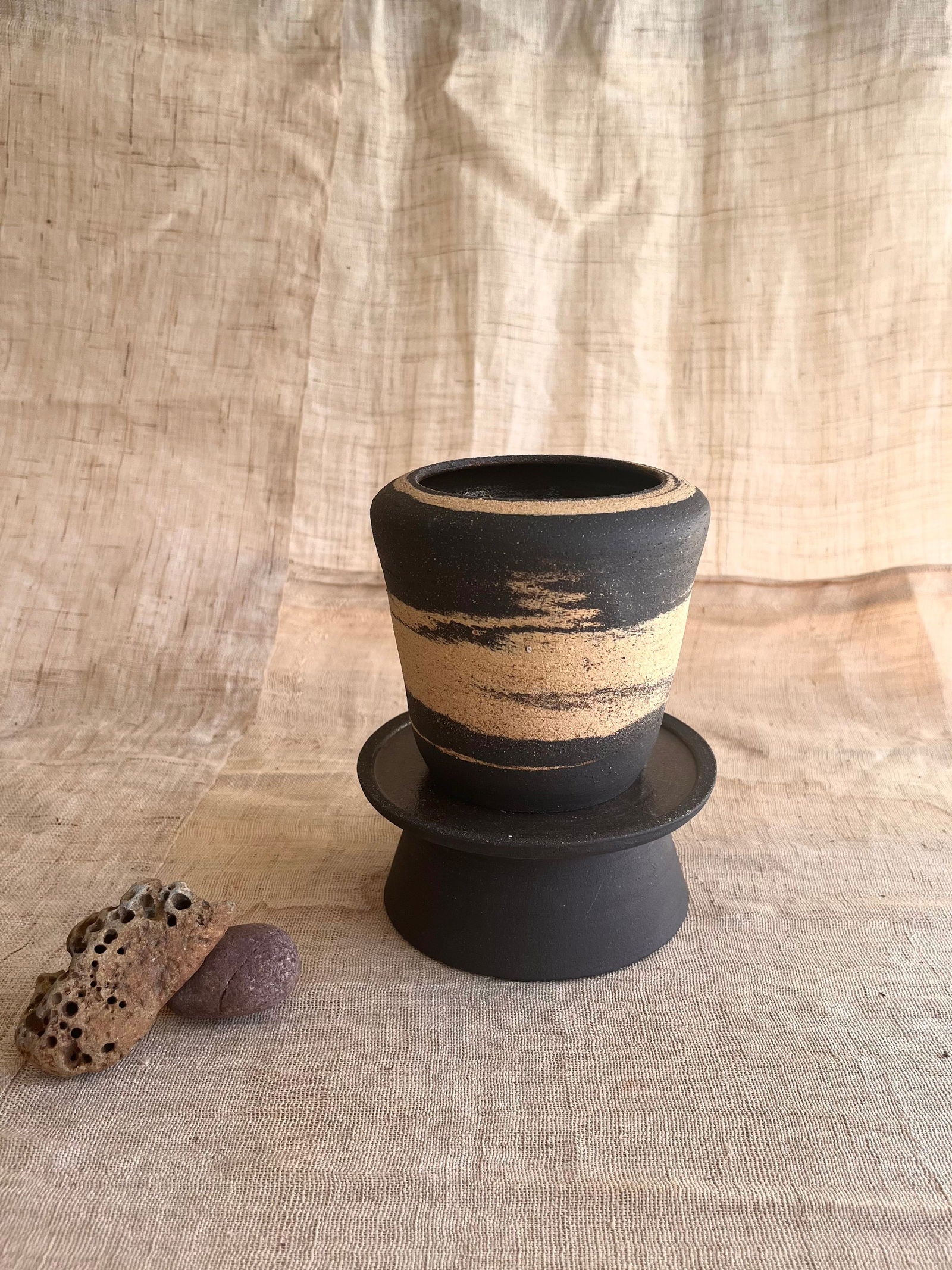 7 sand/black pedestal saucer set - Mipa's pots and plants