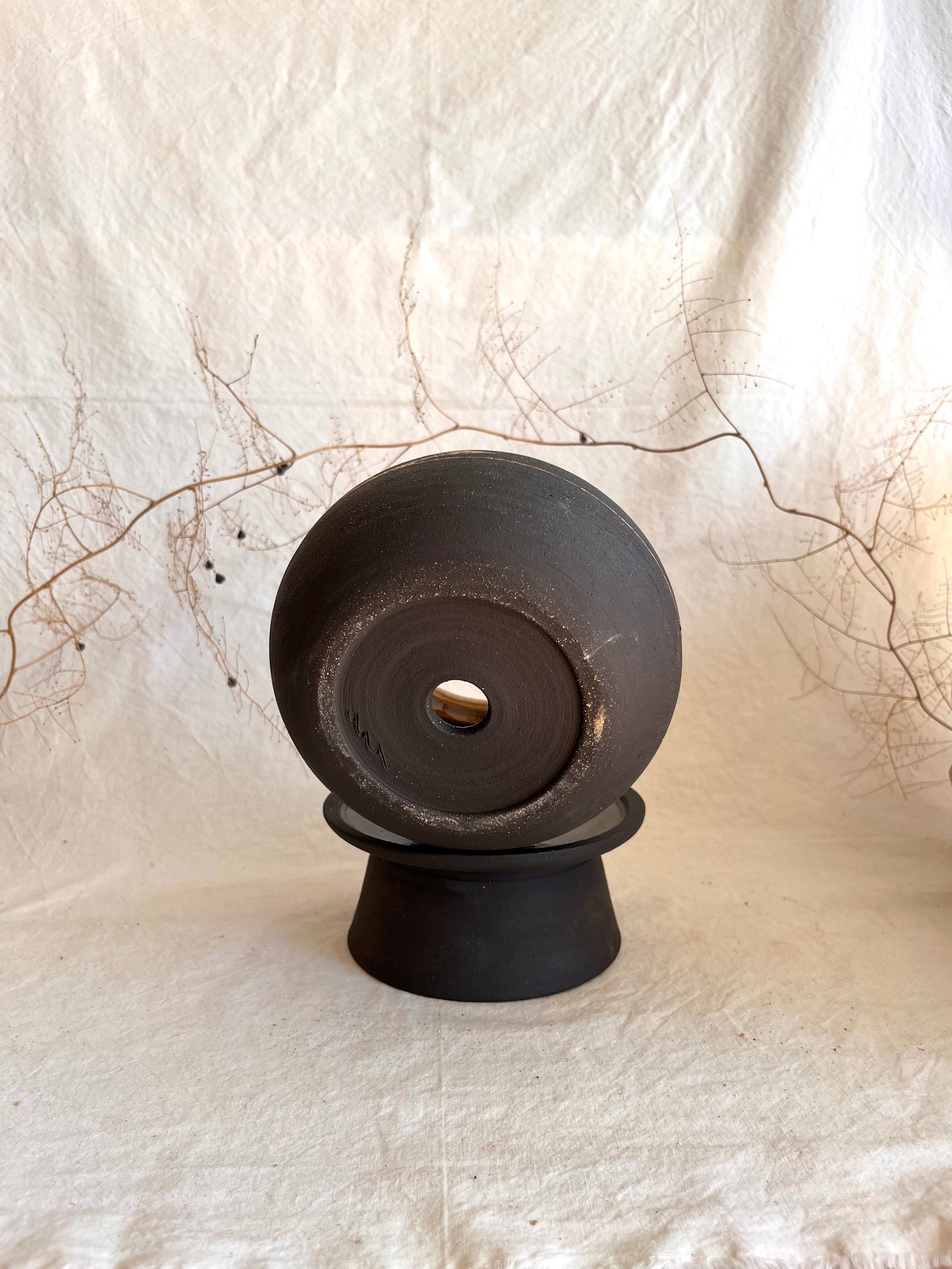 12 black/sand pedestal saucer set