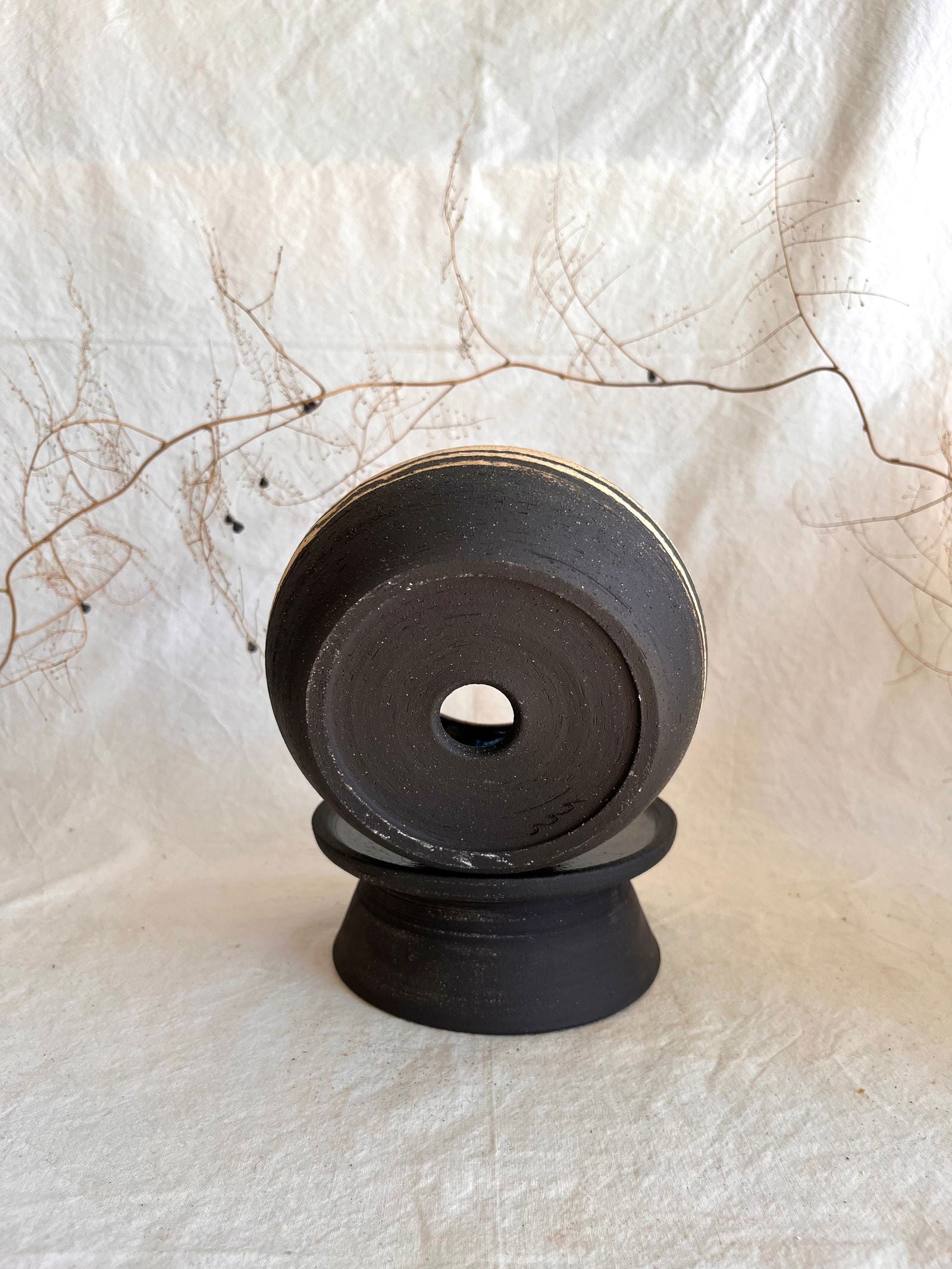 9 black/sand pedestal saucer set - Mipa's pots and plants