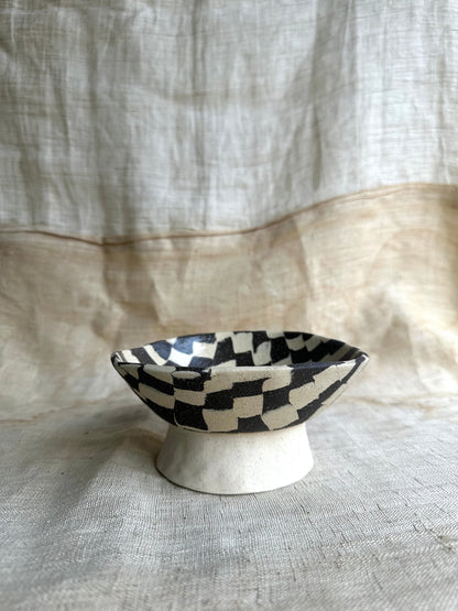 62 b/w checkers planter