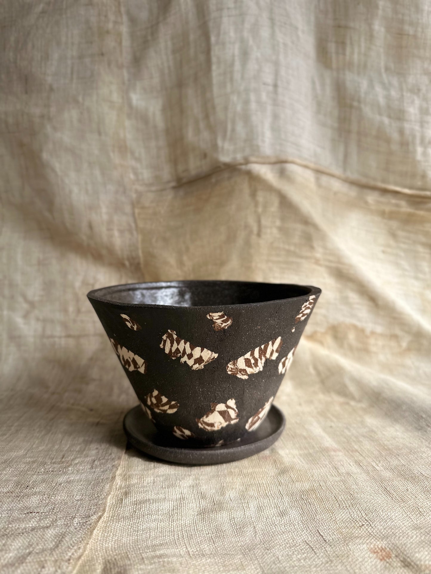 56 black squiggle planter