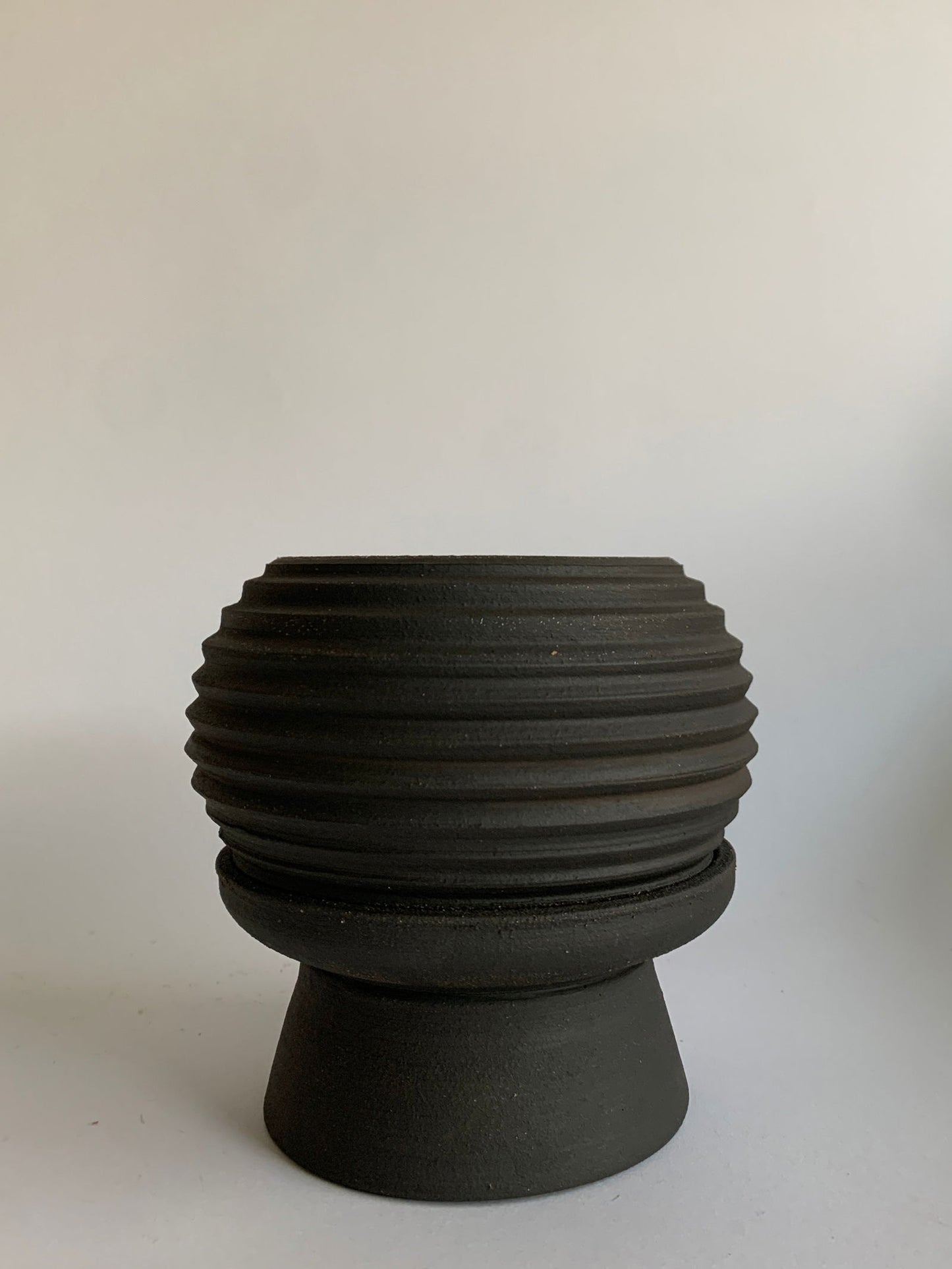 (Sale) 10-1 pedestal saucer set - Mipa's pots and plants