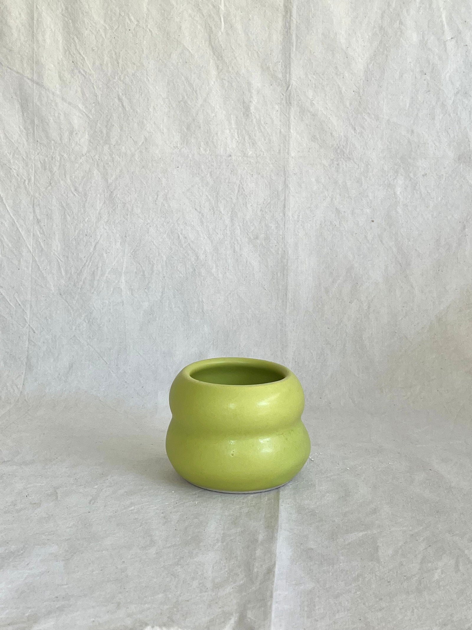 (Sale) 24-1 tiny kiwi planter - Mipa's pots and plants