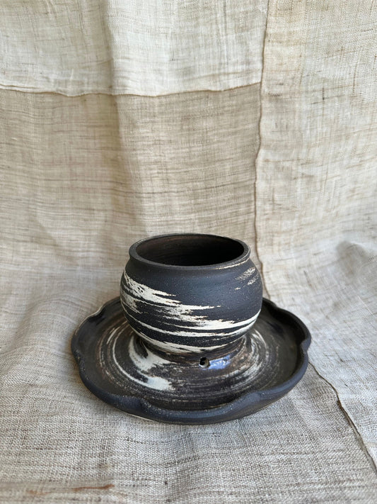 (Sale) 68 inkwash planter w/saucer - Mipa's pots and plants