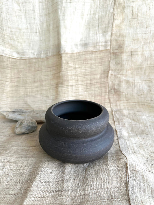 (Sale) 81 black bubble planter - Mipa's pots and plants